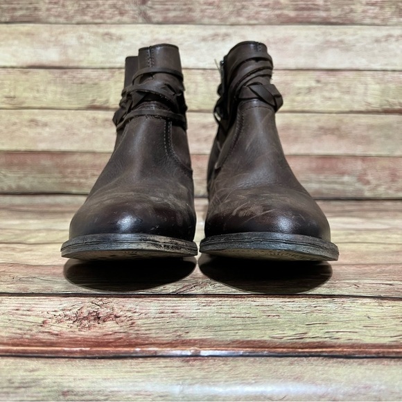 Circle G Brown Leather Ankle Boots - Picture 4 of 10